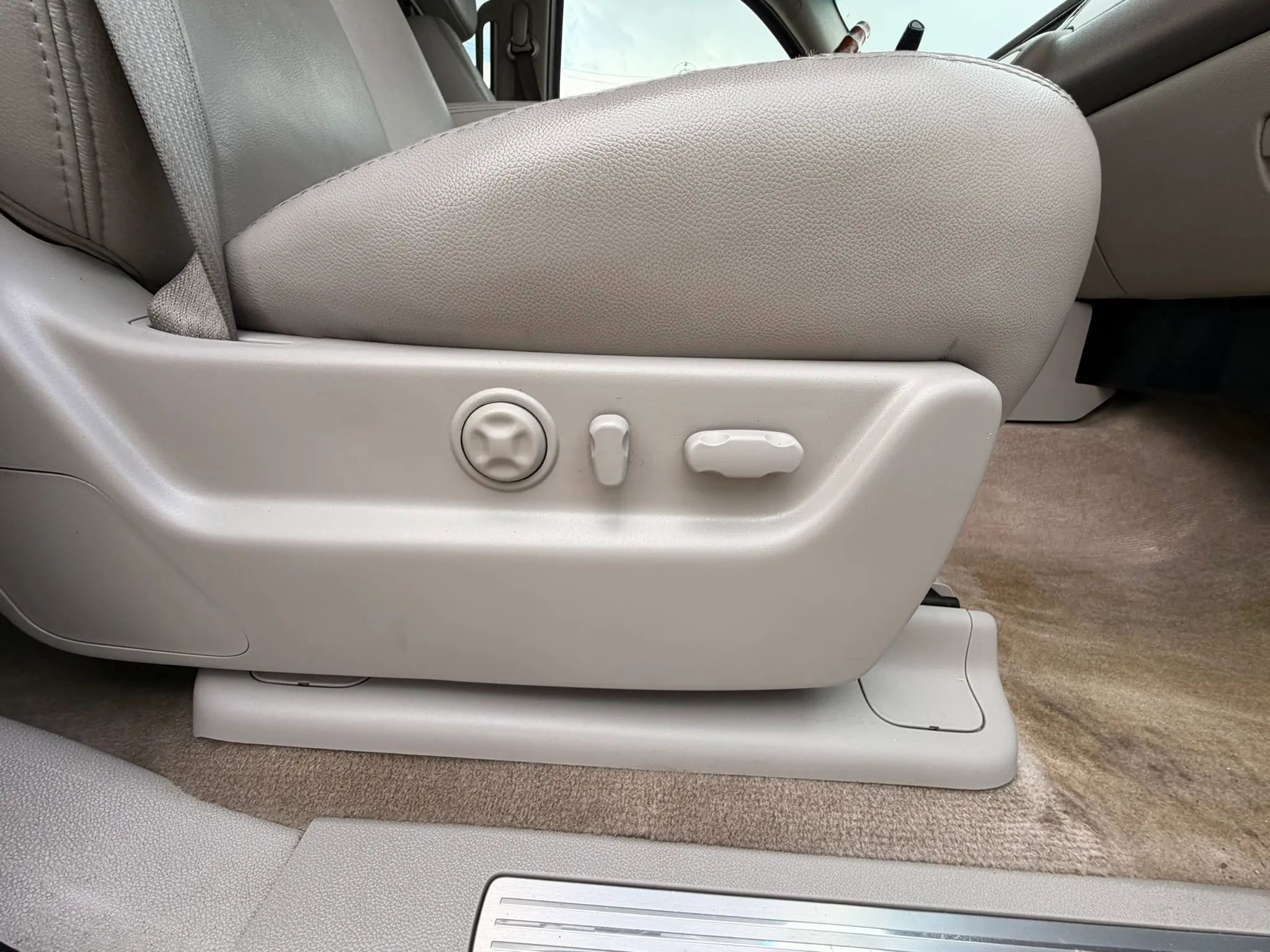 Used 2007 Chevrolet Avalanche LT w/ LT Preferred Equipment Group AWD/4WD image 32