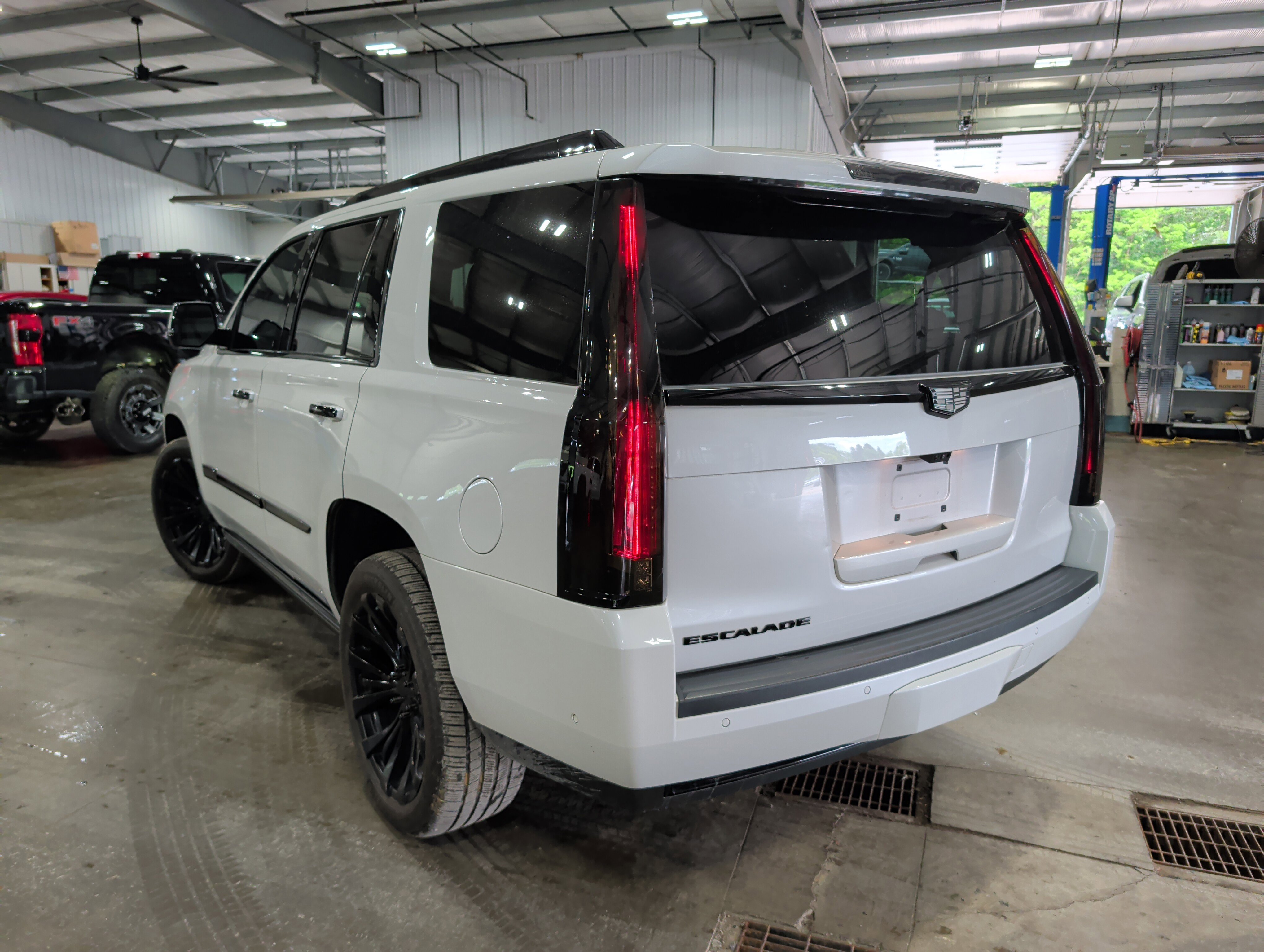 Used 2020 Cadillac Escalade Platinum AWD/4WD image 4
