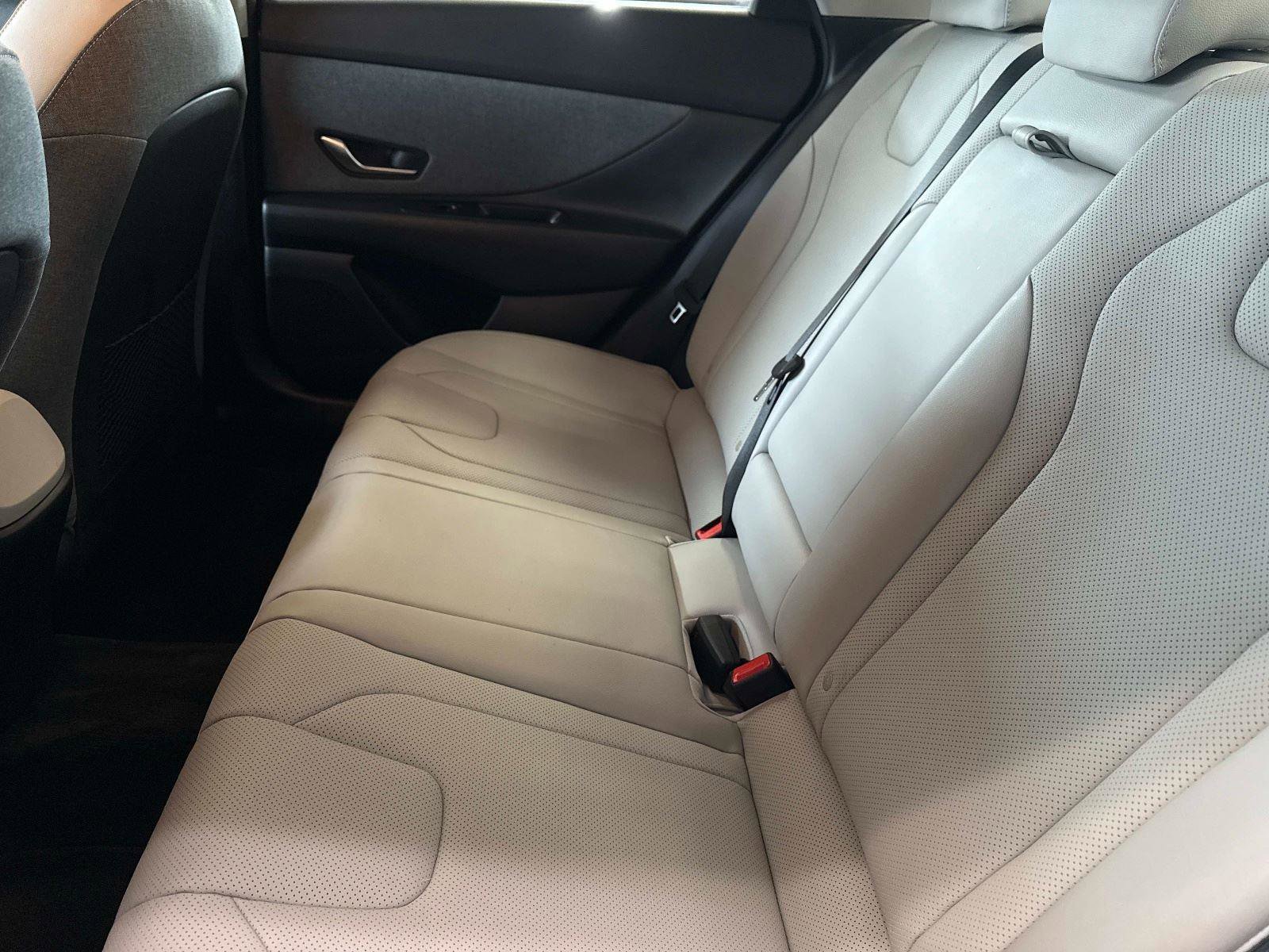 Used 2023 Hyundai Elantra Limited image 13