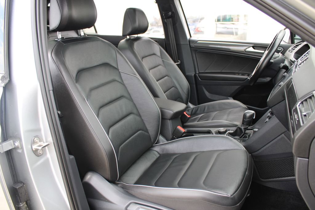 Certified 2020 Volkswagen Tiguan SEL Premium R-Line image 28