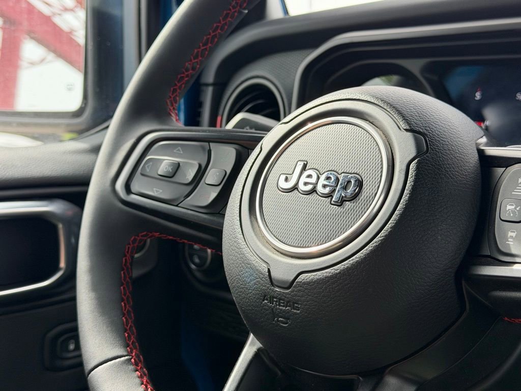 Used 2024 Jeep Gladiator Rubicon AWD/4WD image 17