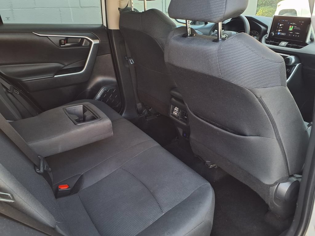 Used 2024 Toyota RAV4 LE FWD image 32