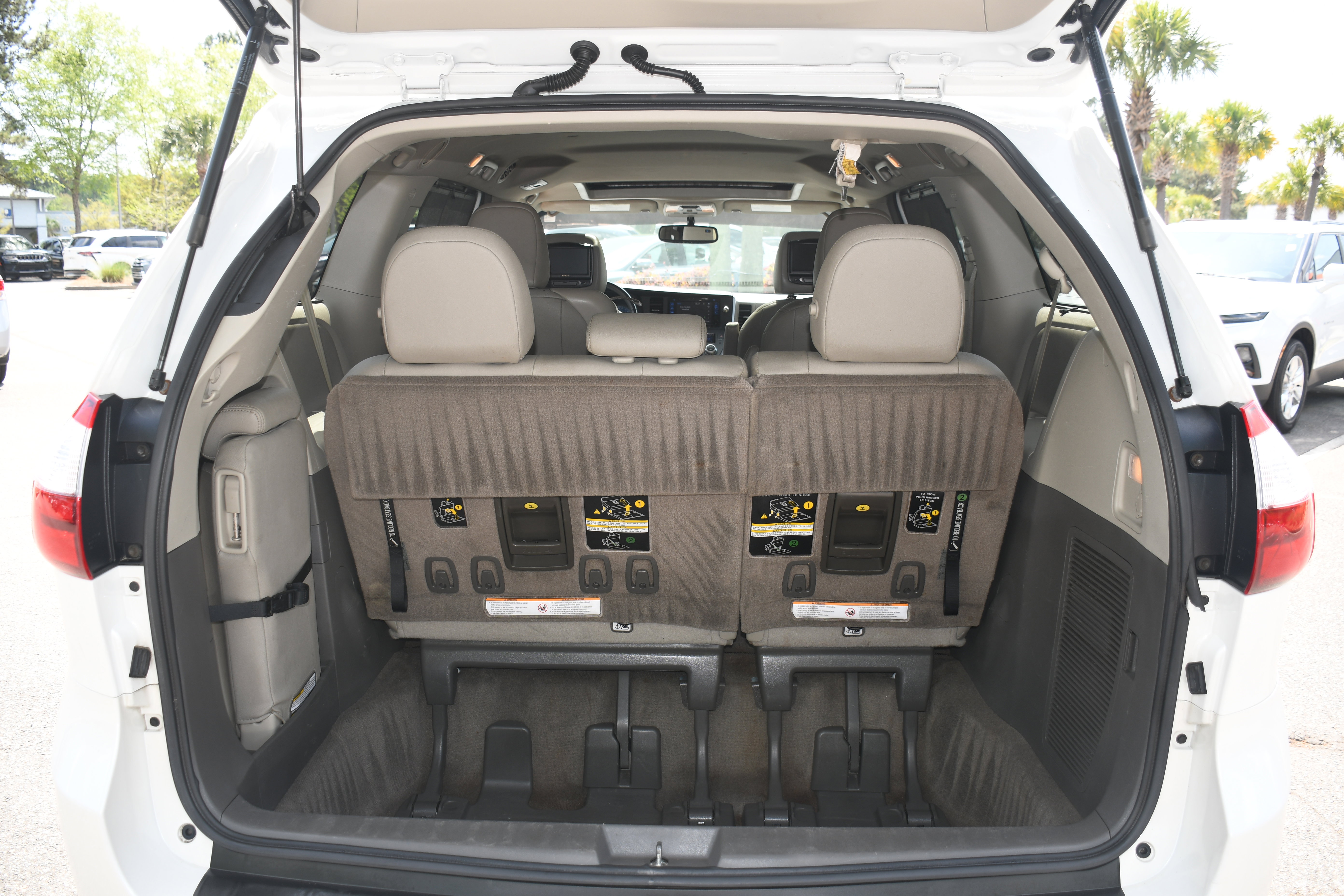 Used 2017 Toyota Sienna XLE w/ XLE Navigation Package FWD image 19