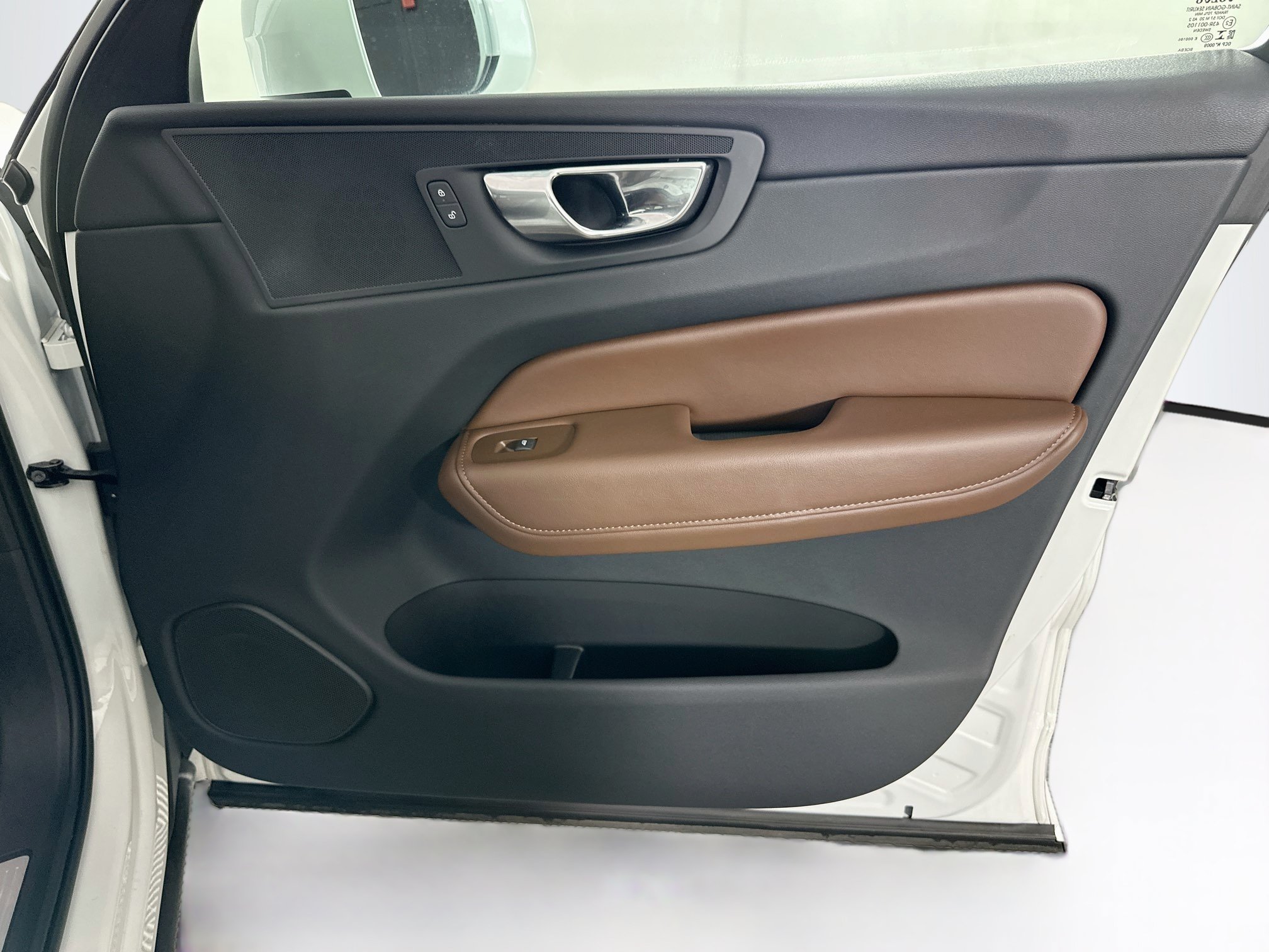 Used 2023 Volvo XC60 B5 Plus w/ Protection Package Premier FWD image 31