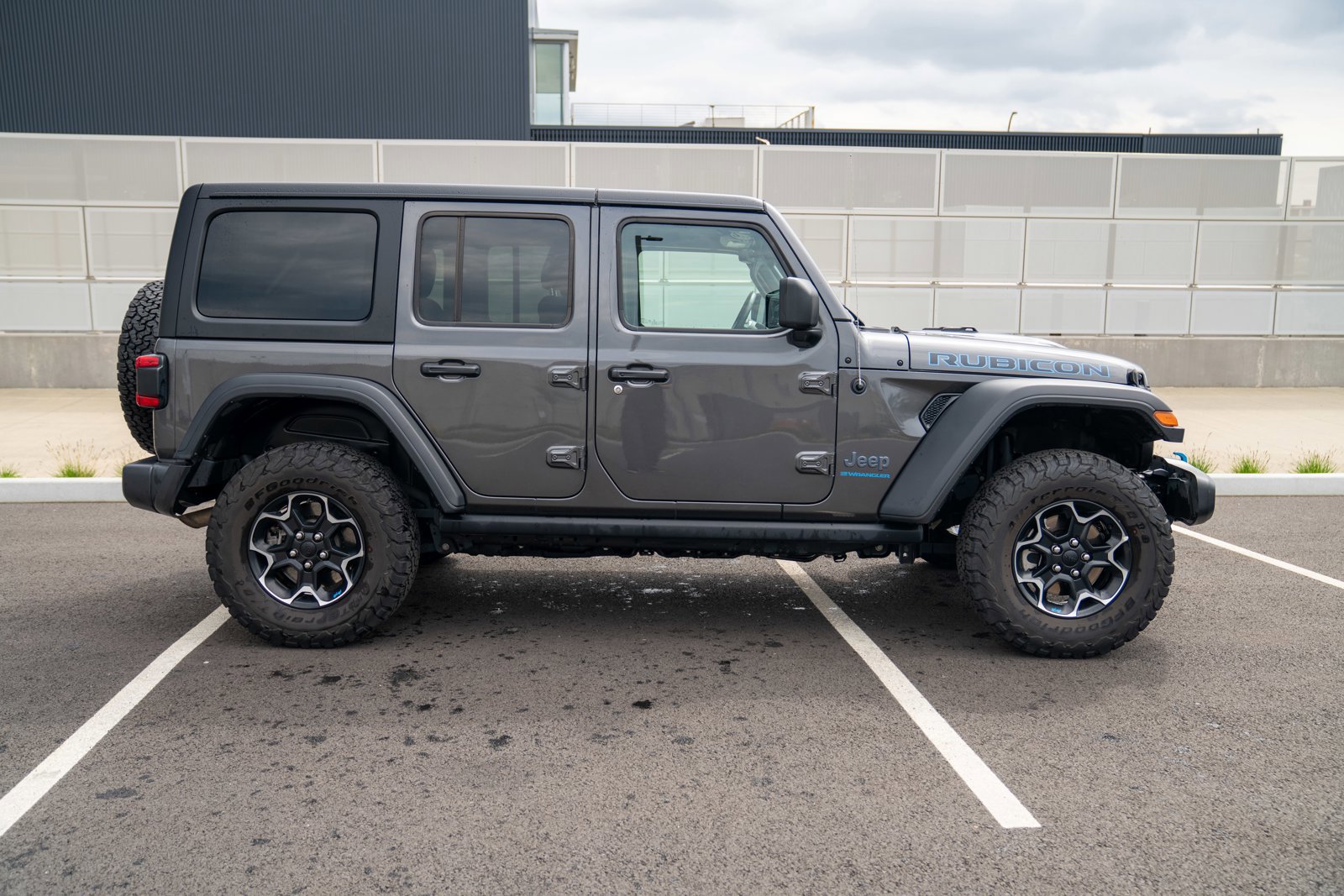 Used 2023 Jeep Wrangler Unlimited Rubicon 4xe w/ Cold Weather Group AWD/4WD image 8