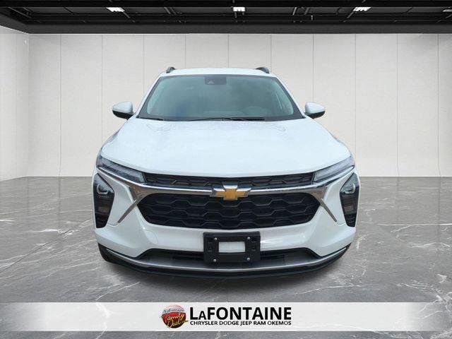 Used 2025 Chevrolet Trax LT FWD image 3
