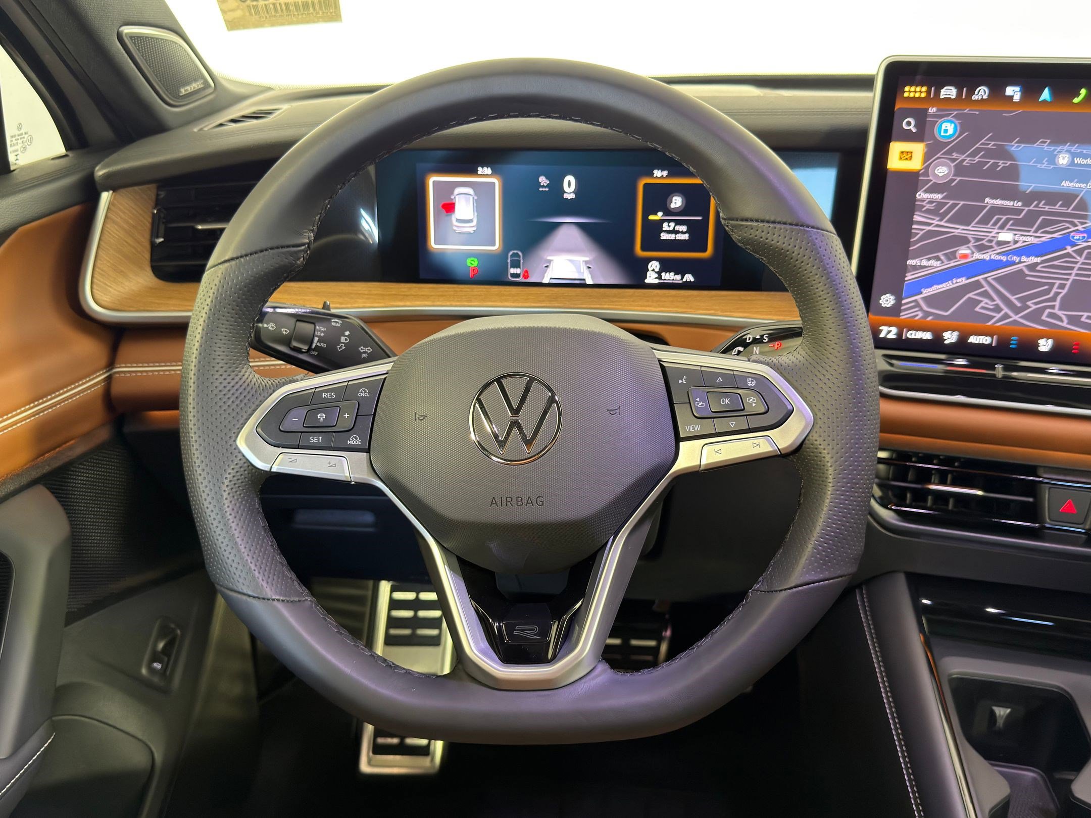 Used 2025 Volkswagen Tiguan SEL R-Line image 13