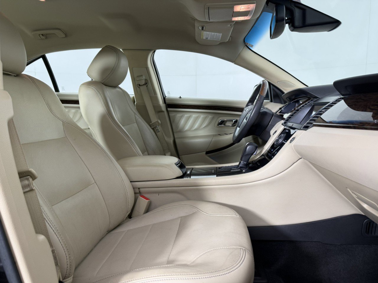 Used 2018 Ford Taurus Limited FWD image 10