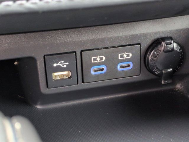 Used 2022 Toyota Highlander LE image 23