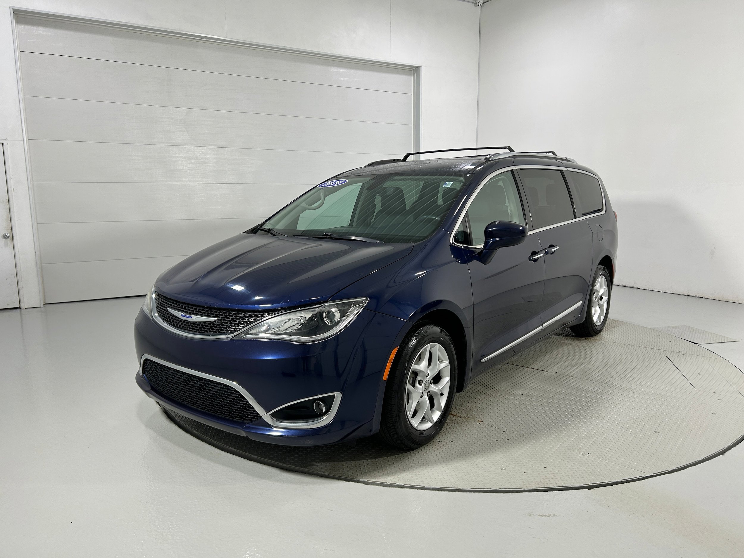 Used 2020 Chrysler Pacifica Touring-L w/ Tire & Wheel Group FWD image 20
