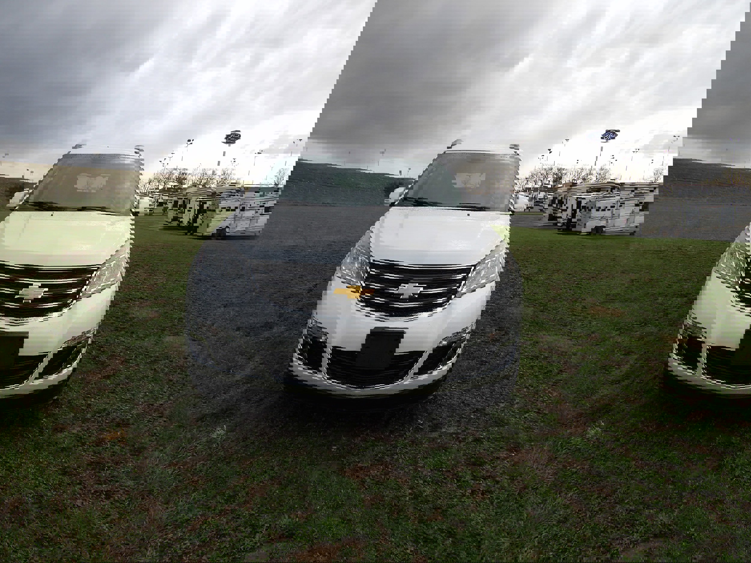 Used 2017 Chevrolet Traverse LT w/ Style and Technology Package image 3