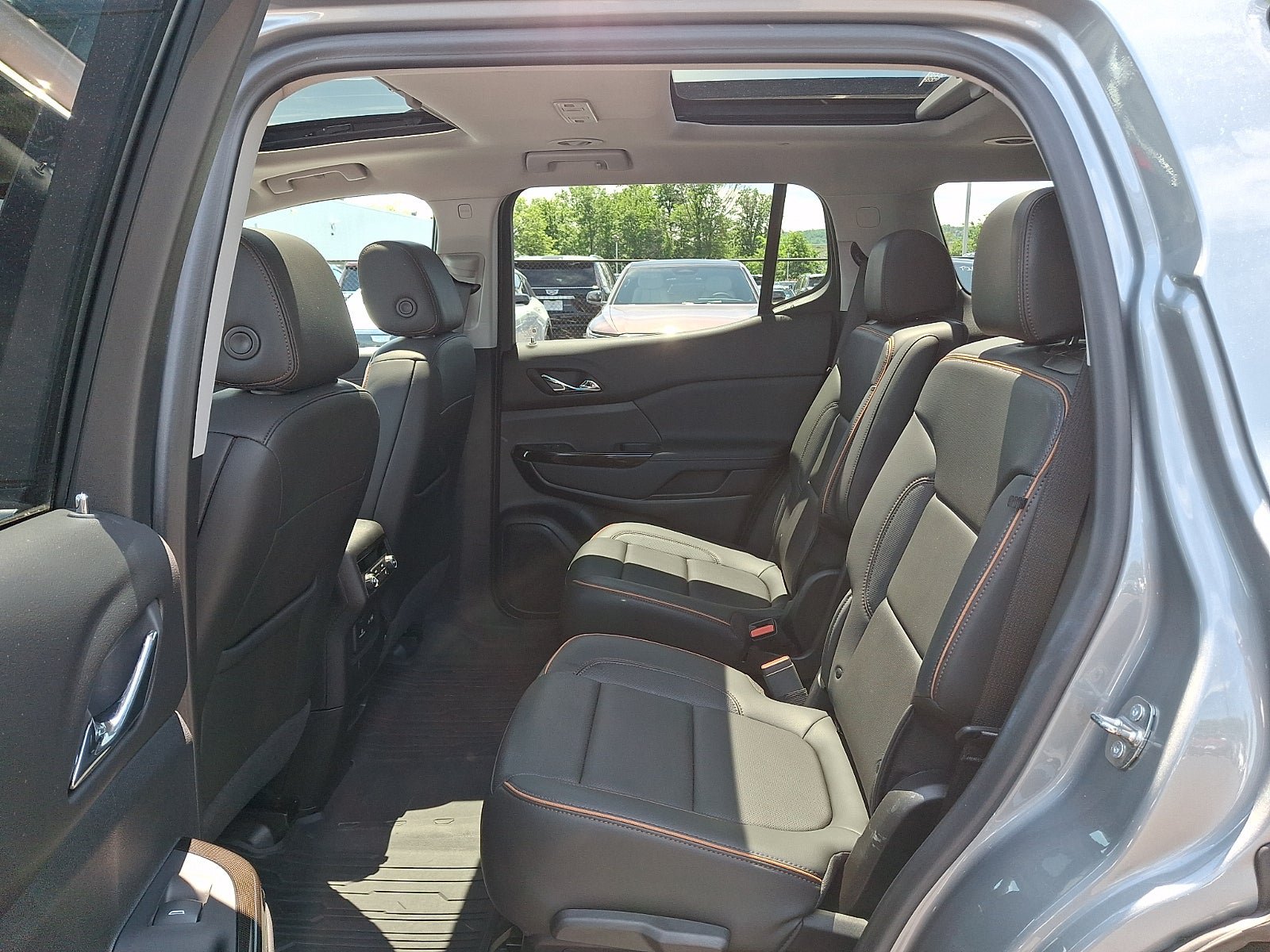 Used 2023 GMC Acadia AT4 w/ Technology Package AWD/4WD image 10