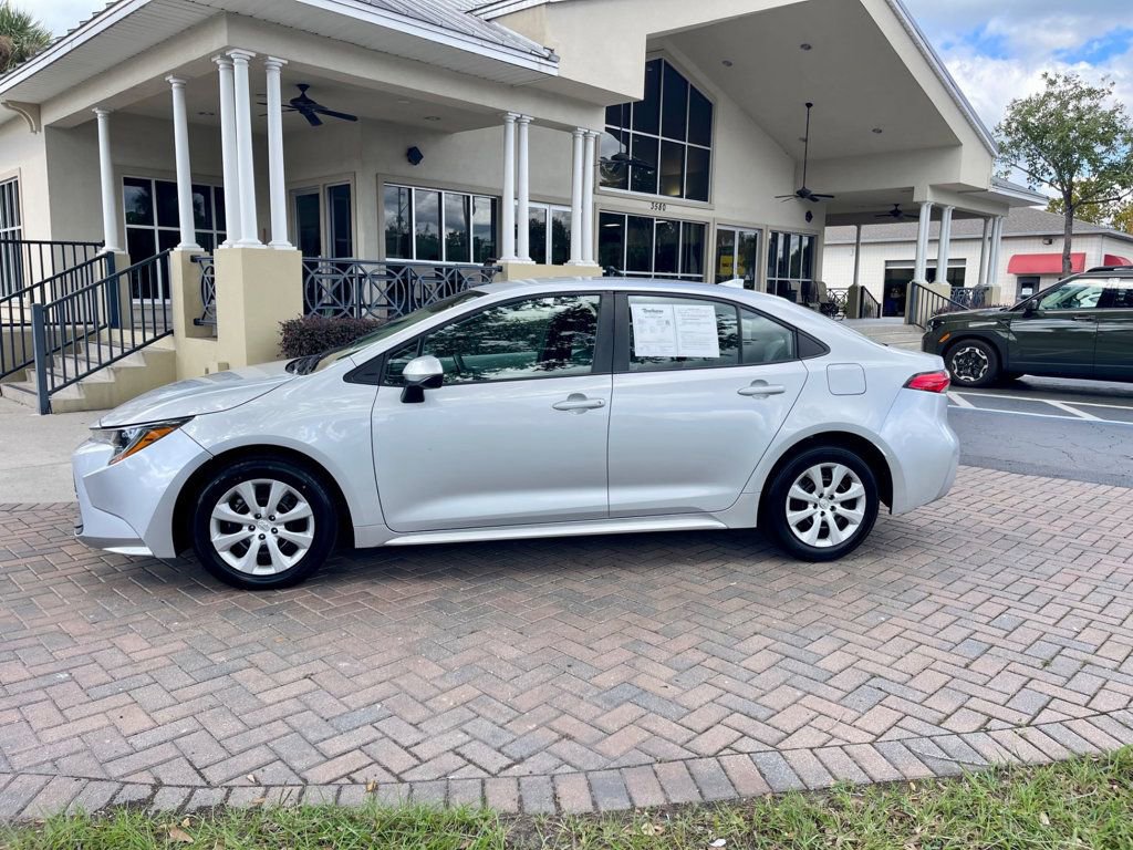 Used 2024 Toyota Corolla LE image 2