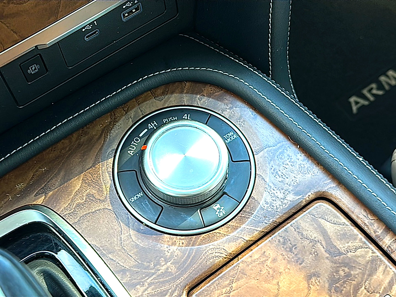 Used 2023 Nissan Armada SL w/ Captain's Chairs Package image 39