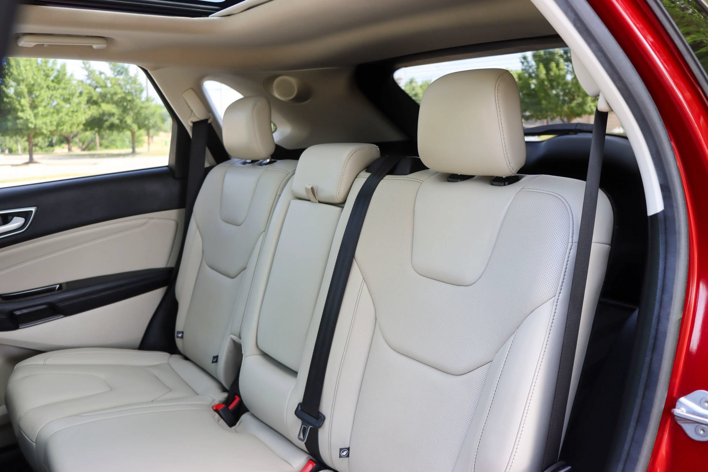 Used 2019 Ford Edge Titanium w/ Equipment Group 301A FWD image 17