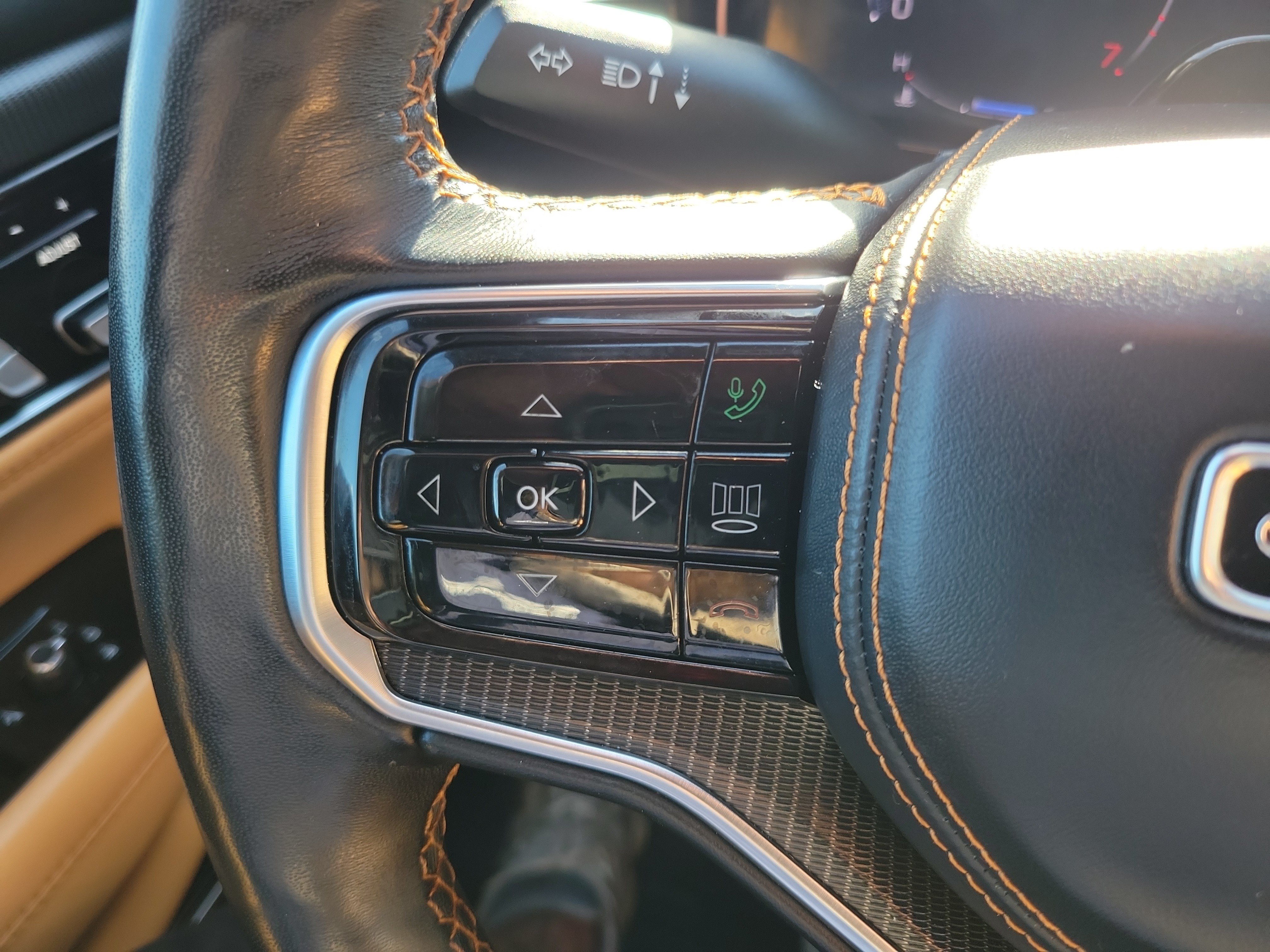 Used 2025 Jeep Grand Wagoneer Series III w/ Rear Seat Video Group 1 AWD/4WD image 25