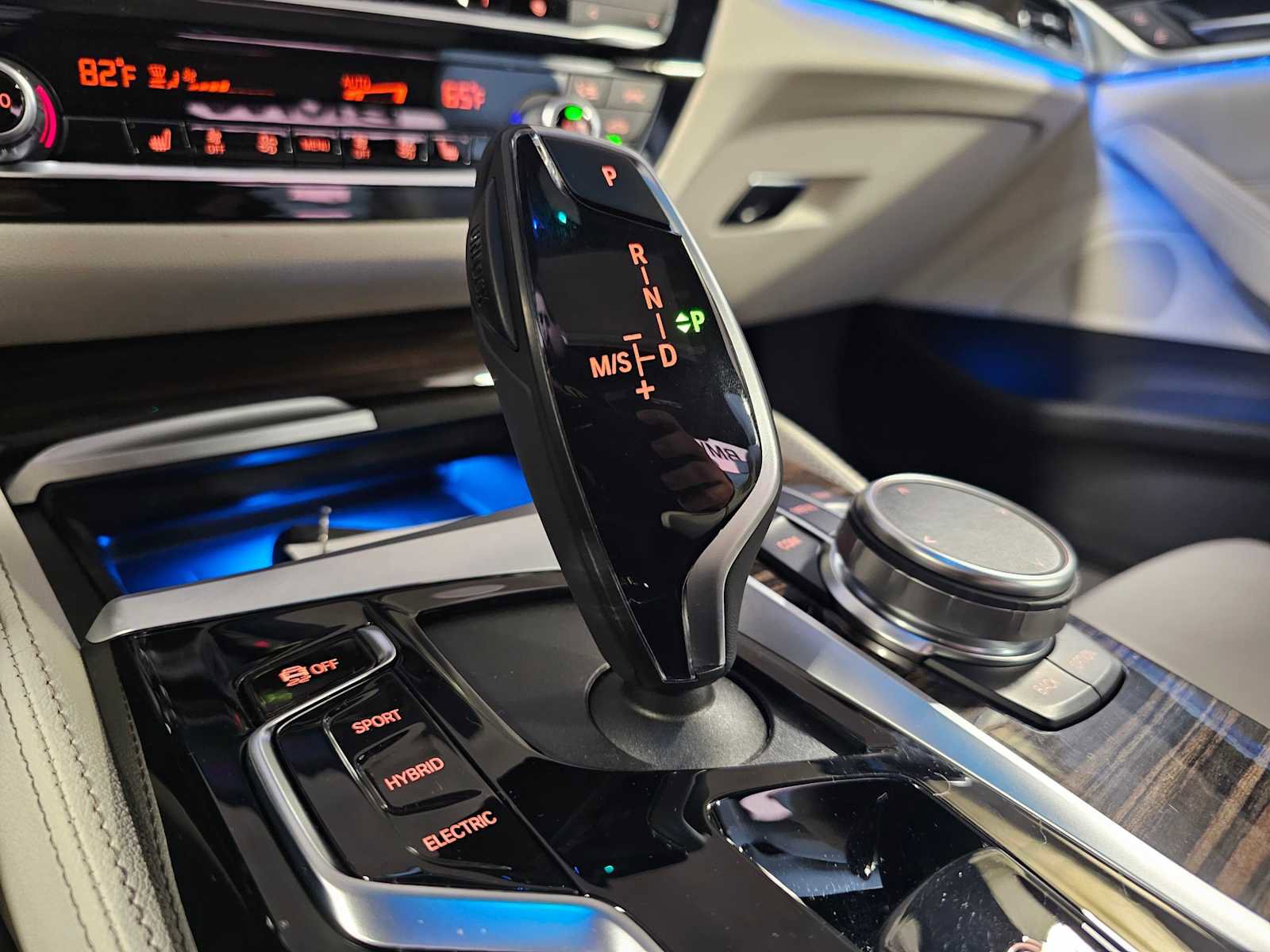 Used 2023 BMW 530e w/ M Sport Package image 29