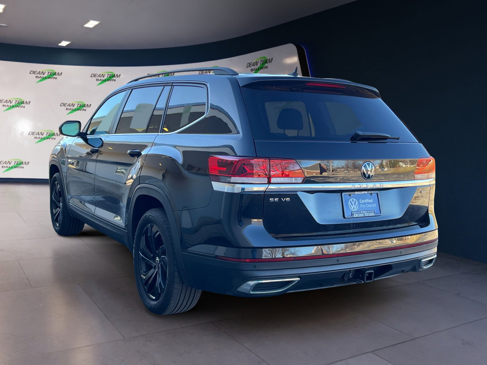 Certified 2023 Volkswagen Atlas SE w/ Black Wheel Package image 6