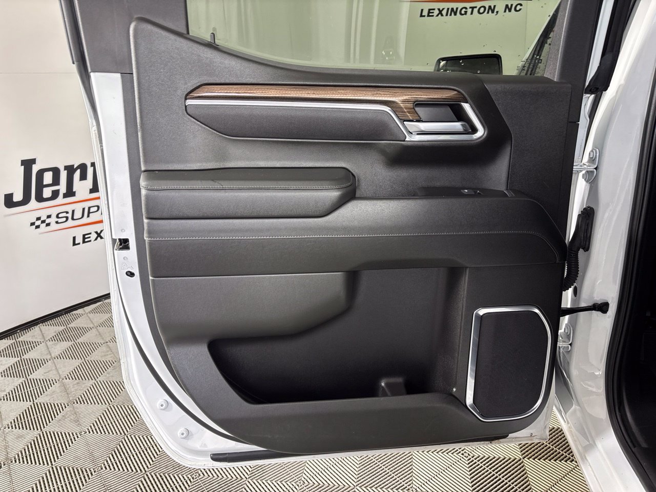 Used 2024 Chevrolet Silverado 1500 LT AWD/4WD image 22