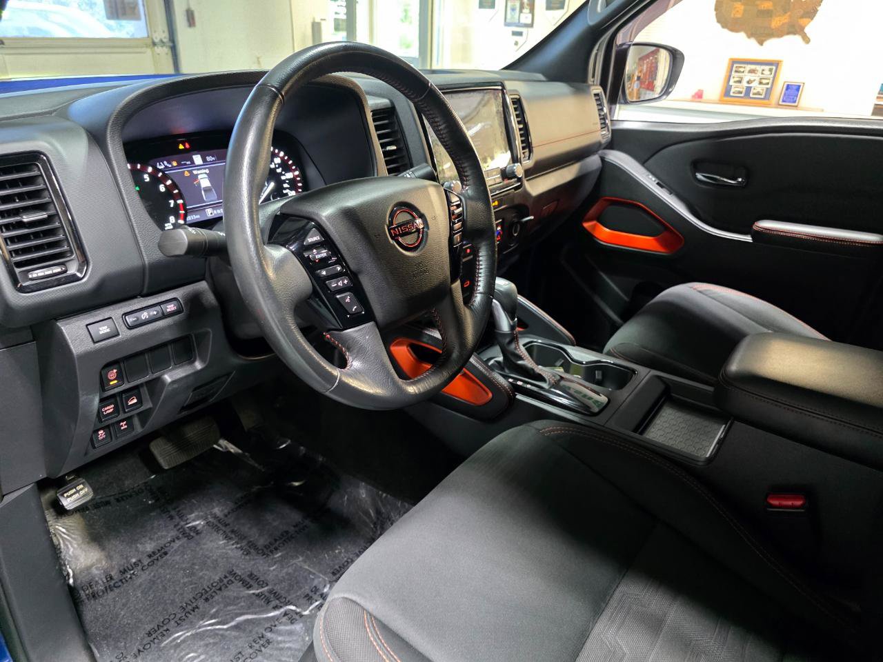 Used 2022 Nissan Frontier PRO-4X w/ Technology Package AWD/4WD image 16