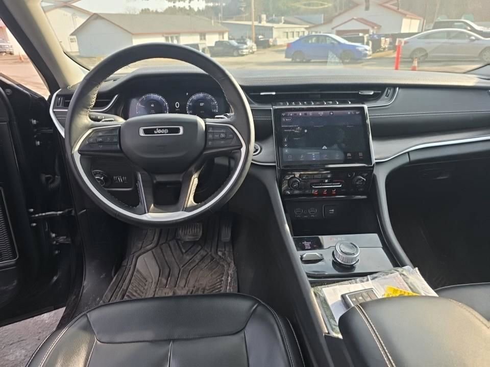 Used 2022 Jeep Grand Cherokee L Limited w/ Black Appearance Package image 15