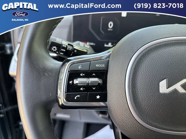 Used 2025 Kia Carnival SX FWD image 23