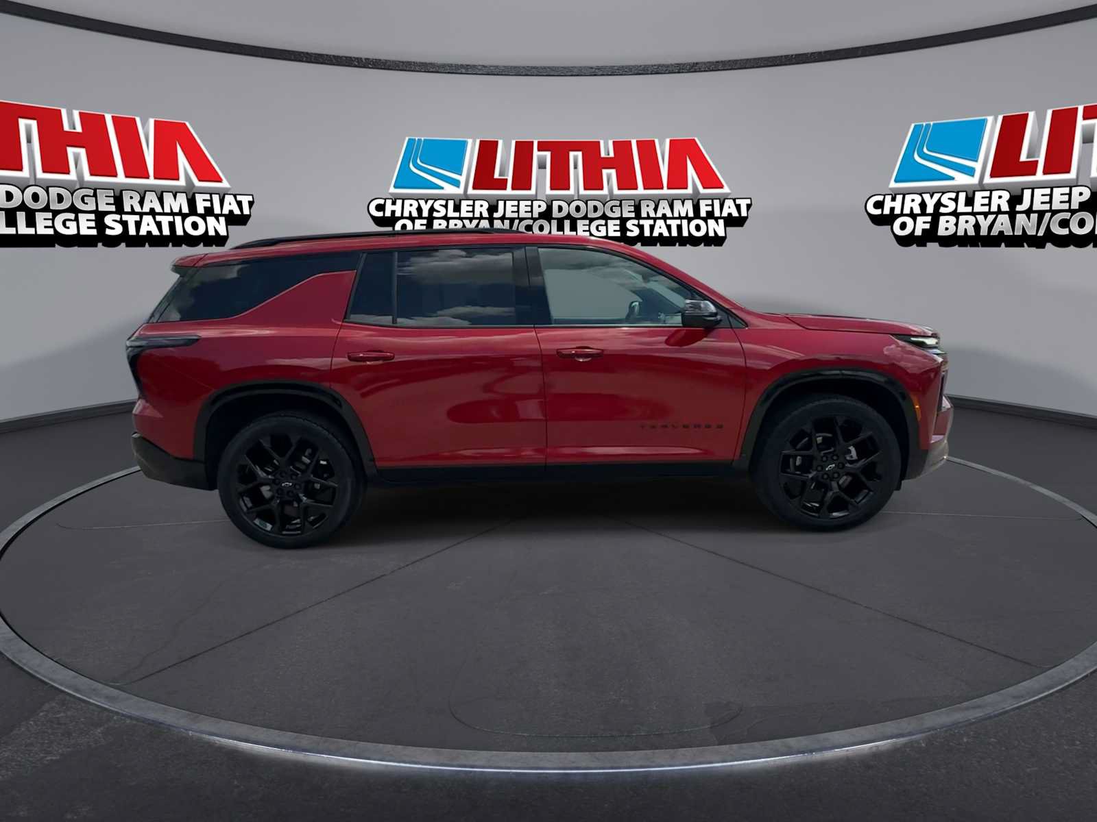 Used 2025 Chevrolet Traverse RS FWD image 9