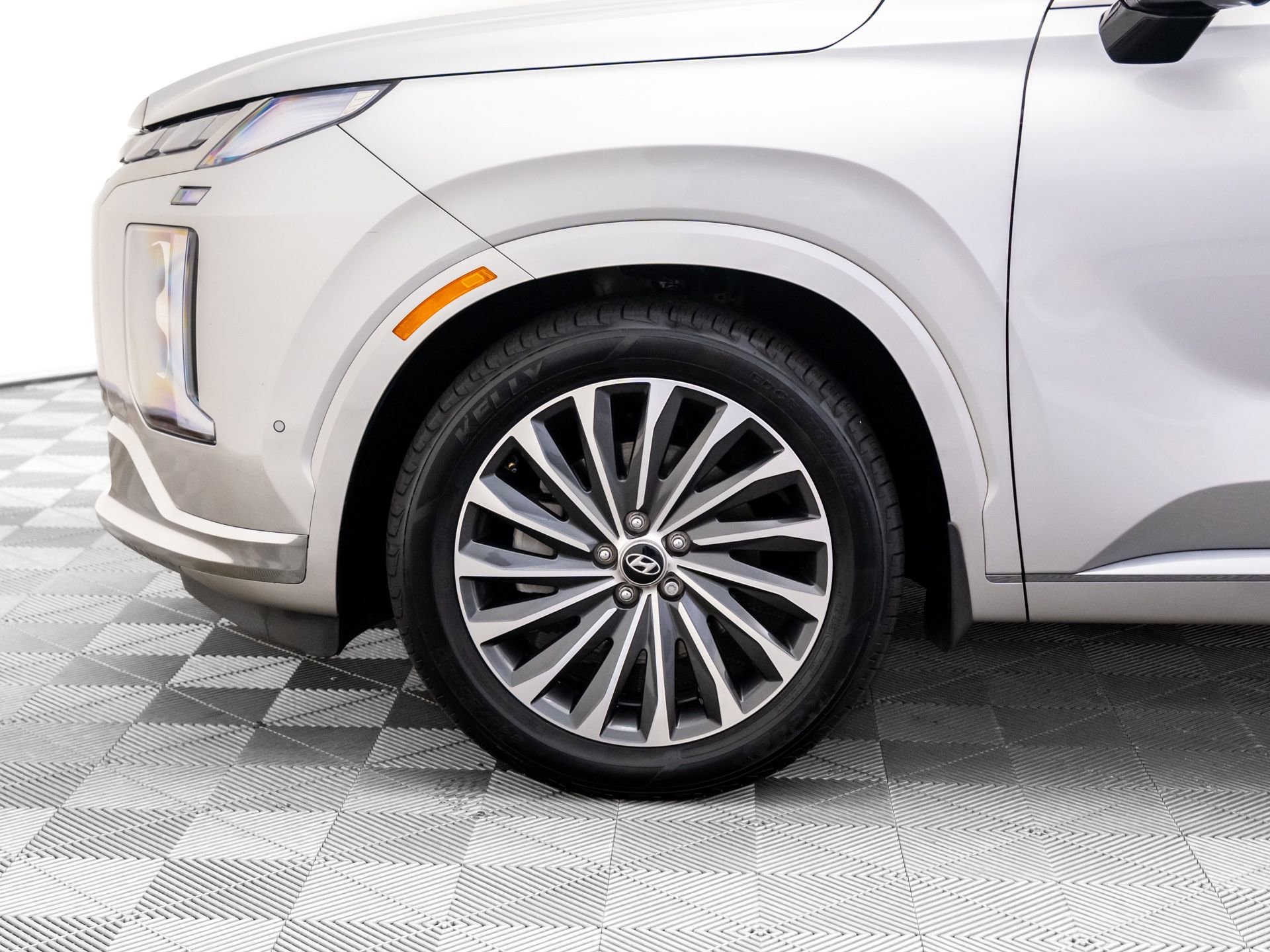 Used 2023 Hyundai Palisade Calligraphy image 38