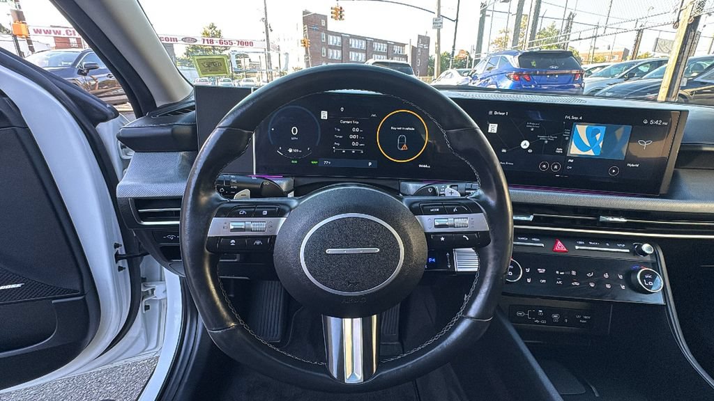 Used 2025 Hyundai Sonata Limited FWD image 16