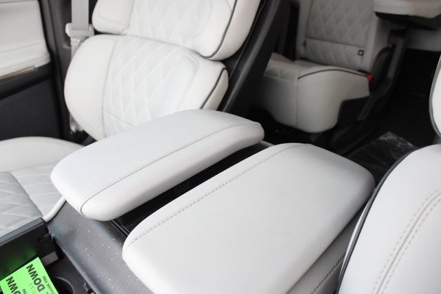 New 2027 Lincoln Navigator L Black Label w/ Black Label Special Edition AWD/4WD image 19