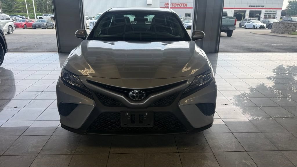 Used 2018 Toyota Camry SE FWD image 3