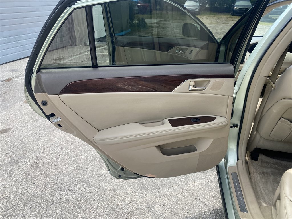 Used 2009 Toyota Avalon XLS FWD image 10