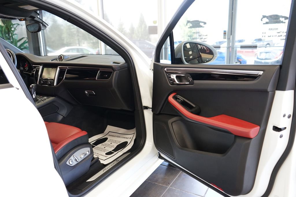Used 2015 Porsche Macan S w/ Premium Package Plus image 46