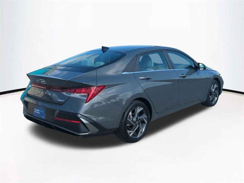 Certified 2024 Hyundai Elantra Limited FWD image 5