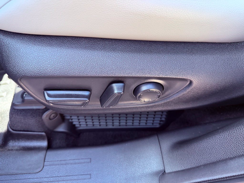 Used 2026 Toyota Sienna XLE FWD image 21