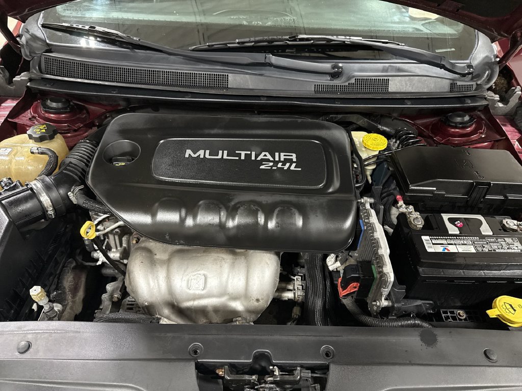 Used 2015 Chrysler 200 S FWD image 23