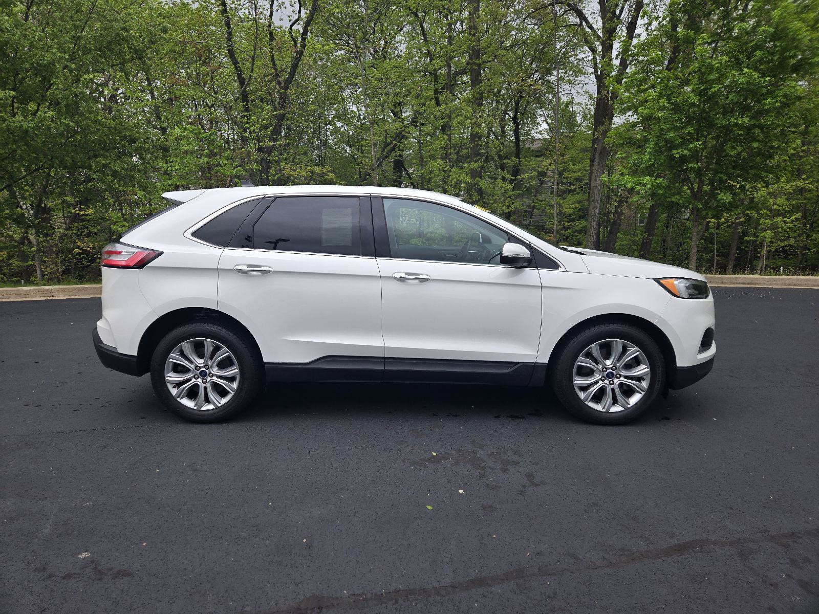 Used 2022 Ford Edge Titanium w/ Equipment Group 301A AWD/4WD image 2