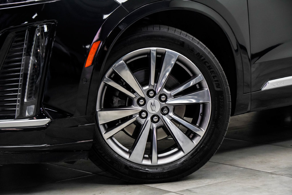 Used 2023 Cadillac XT6 Premium Luxury w/ Technology Package FWD image 4
