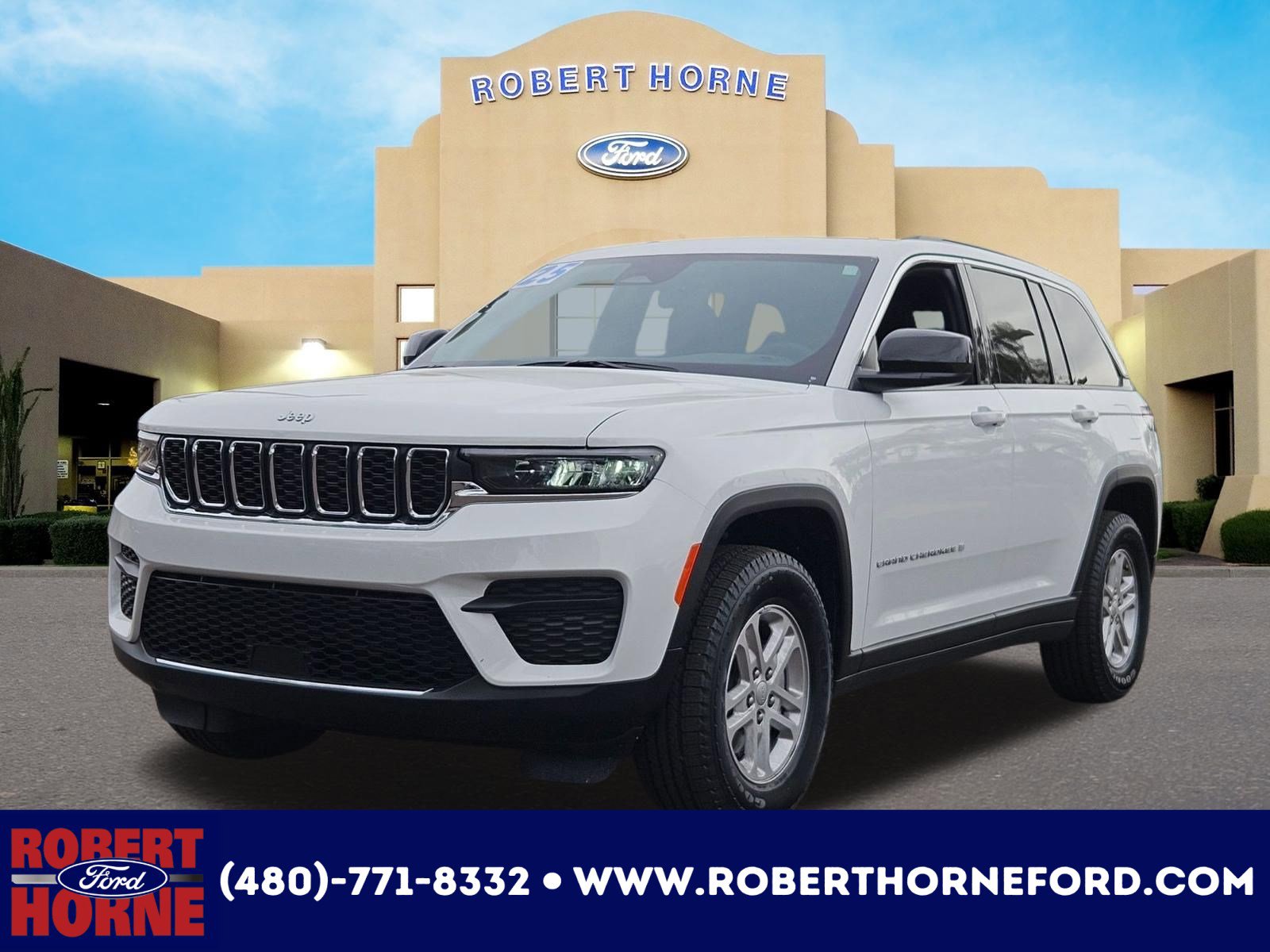 Used 2025 Jeep Grand Cherokee Laredo w/ Trailer Tow Package RWD image 1