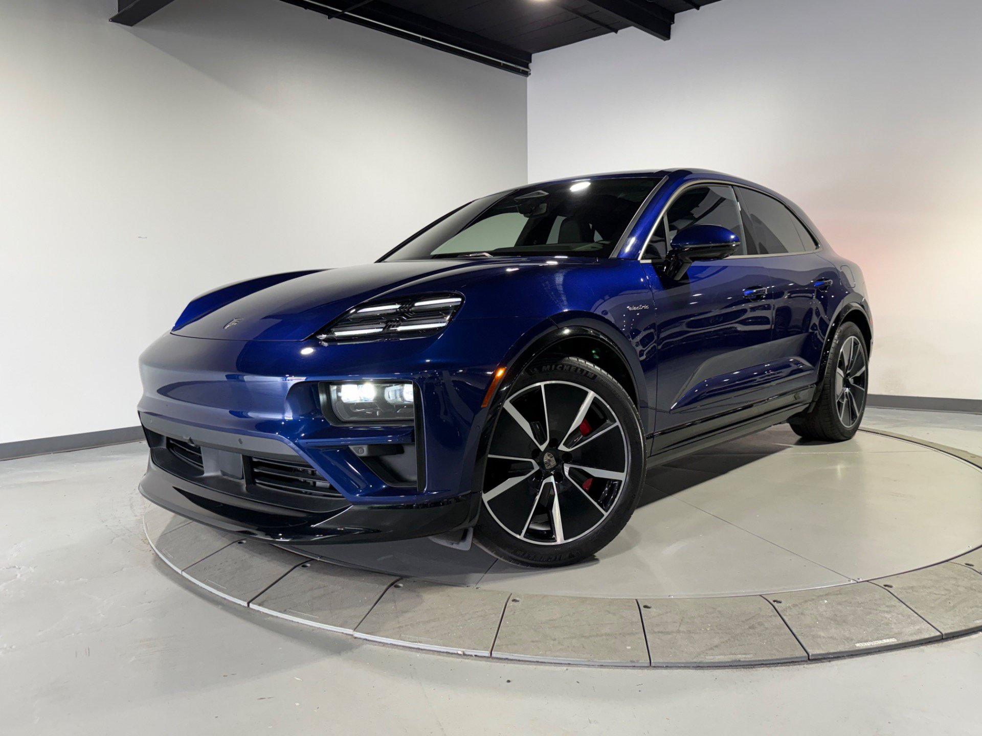 Used 2024 Porsche Macan Turbo Electric AWD/4WD image 1