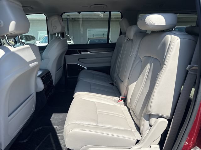 Used 2023 Jeep Wagoneer Series III w/ Convenience Group I AWD/4WD image 17