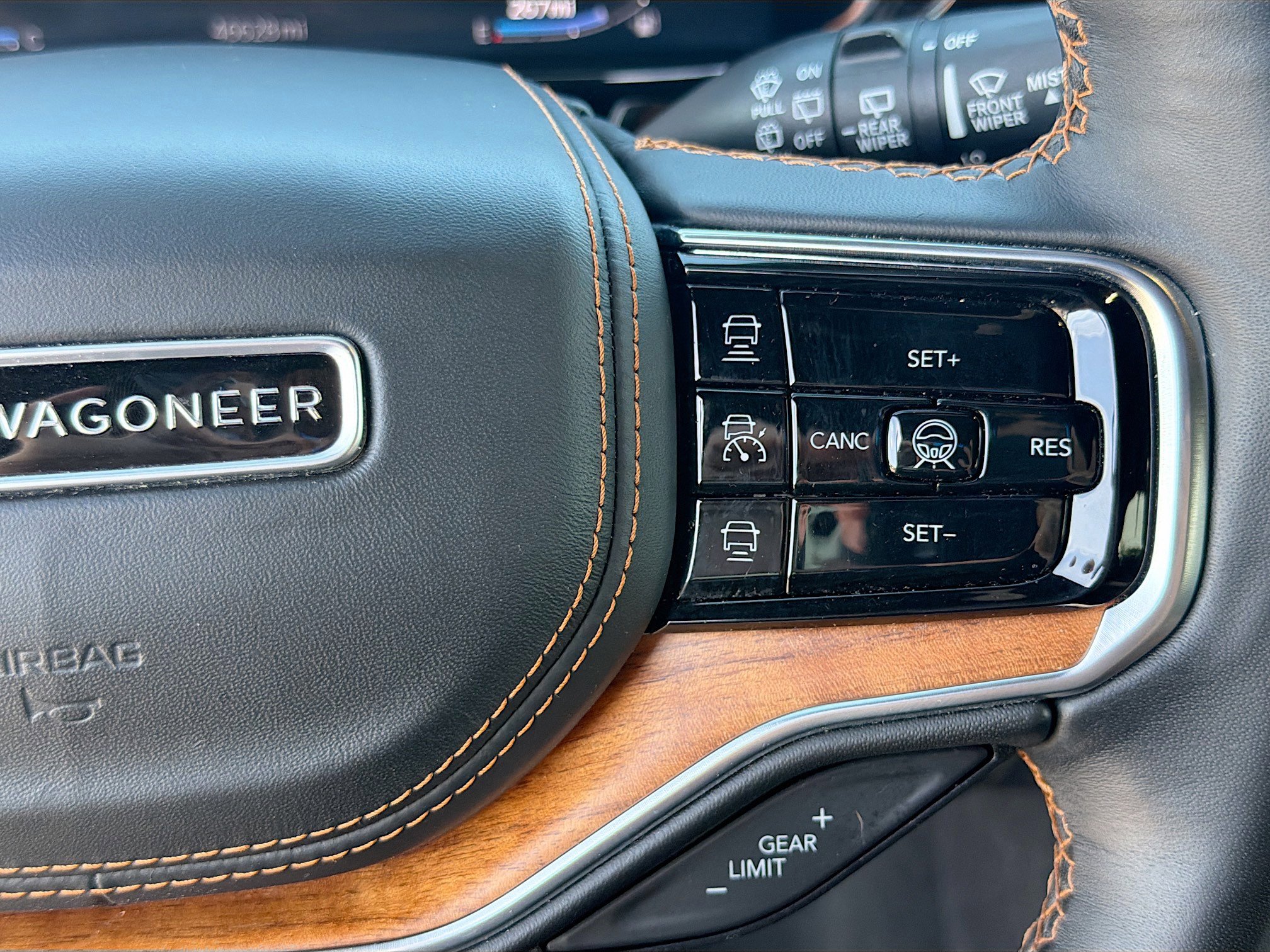 Used 2024 Jeep Grand Wagoneer L Series III image 40