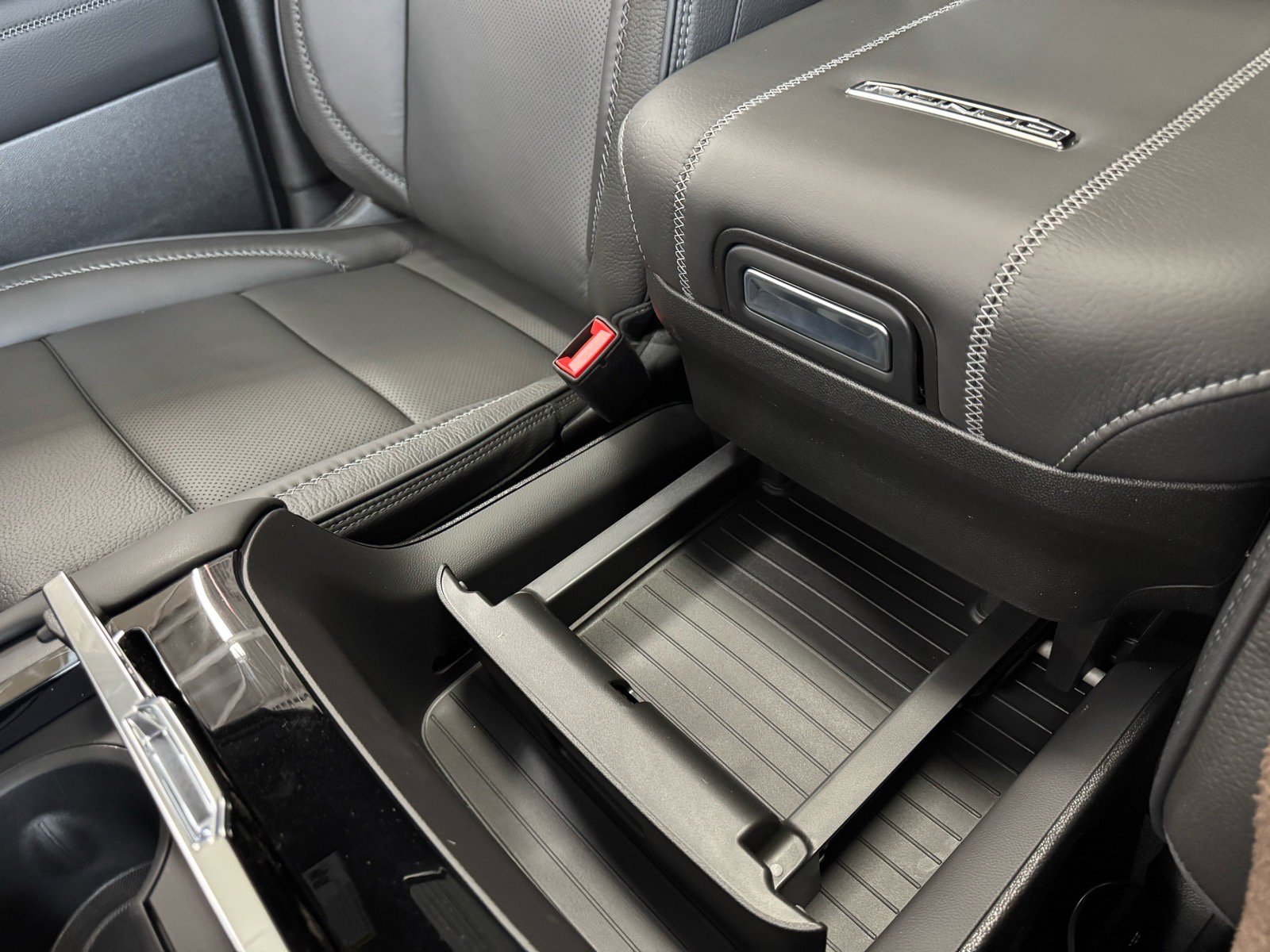 New 2026 GMC Yukon XL Denali w/ Denali Reserve Package image 33