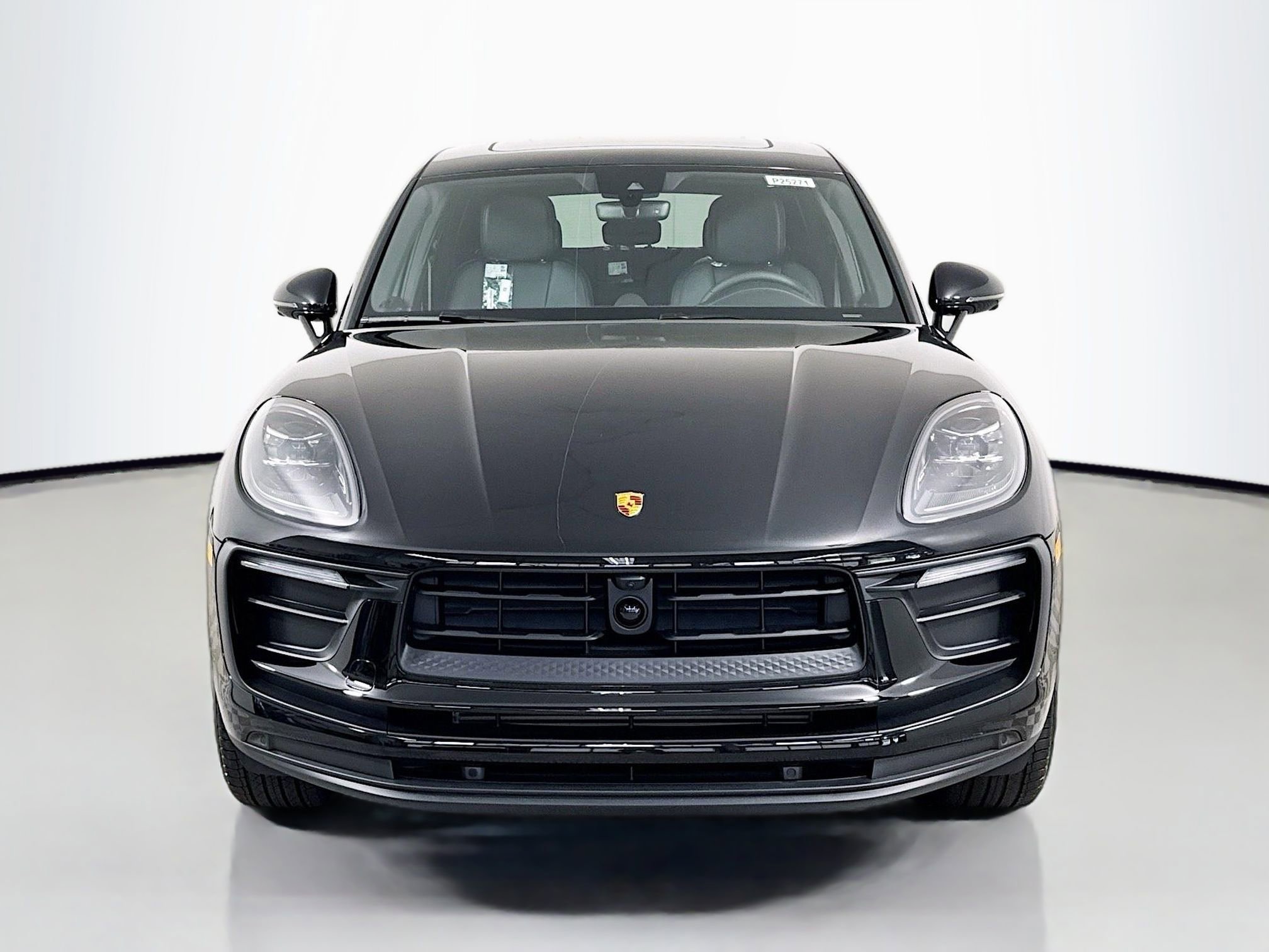 Certified 2025 Porsche Macan AWD/4WD image 6