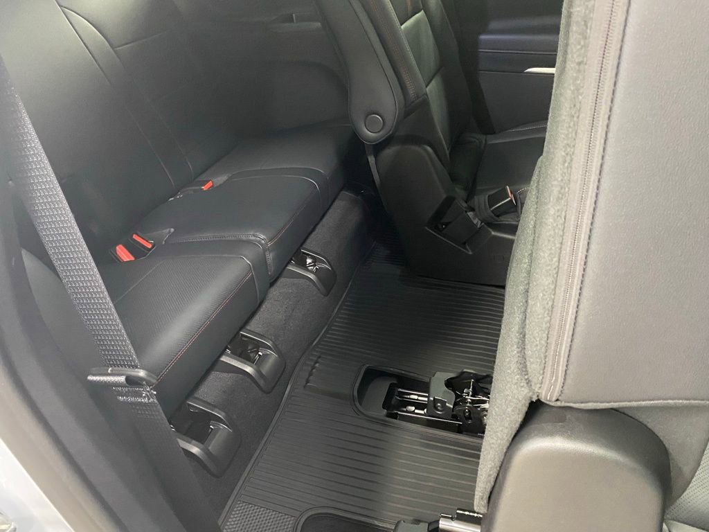 New 2026 Chevrolet Traverse RS w/ LPO, Floor Liner Package AWD/4WD image 26
