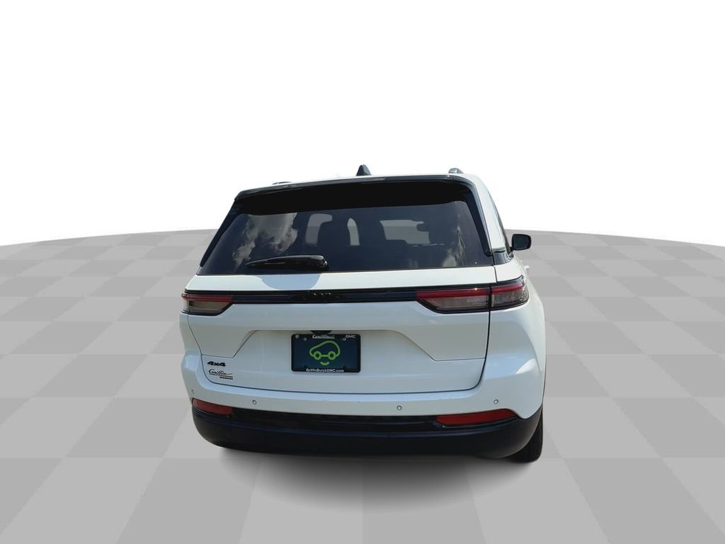 Used 2024 Jeep Grand Cherokee Altitude image 8