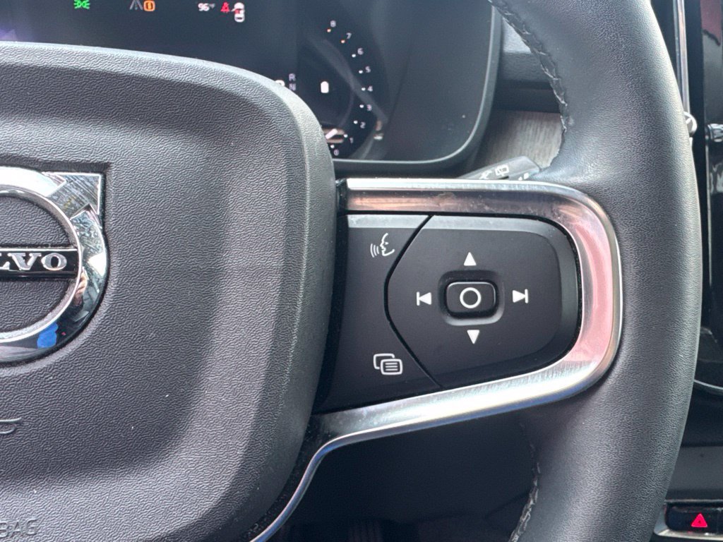 Used 2023 Volvo XC40 B5 Plus AWD/4WD image 37