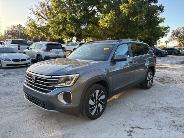 Used 2024 Volkswagen Atlas SE image 2