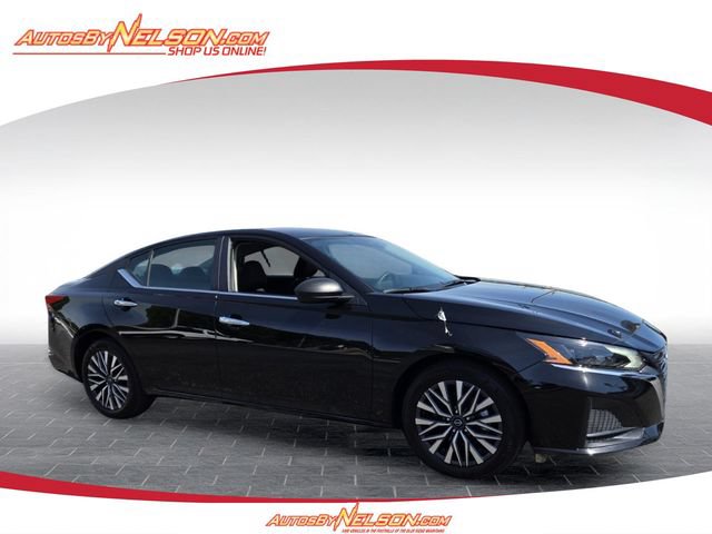 Used 2025 Nissan Altima 2.5 SV FWD image 1