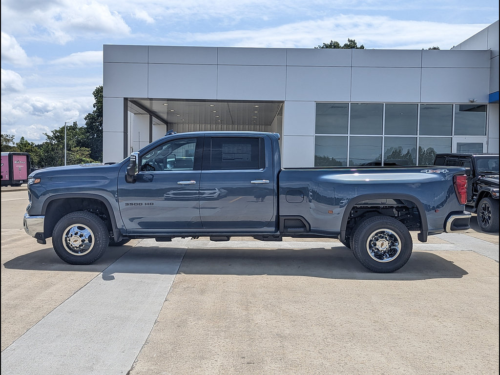 New 2026 Chevrolet Silverado 3500 LTZ w/ LTZ Convenience Package AWD/4WD image 9